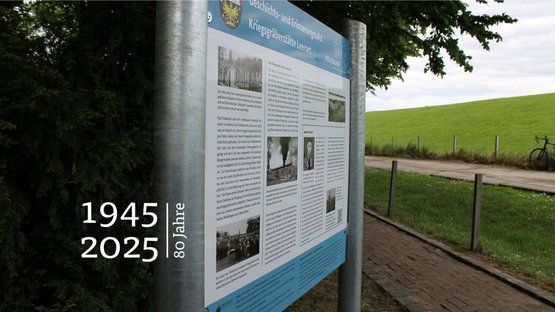 Geschichts- und Erinnerungstafel seitlich zu sehen. Und das Label 194572025780 Jahre
