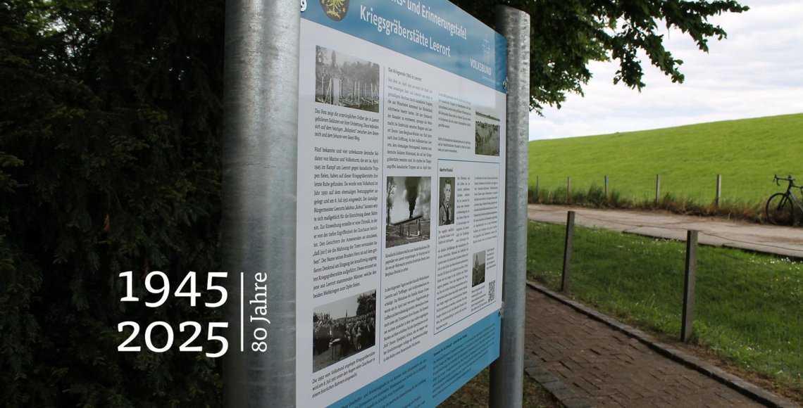 Geschichts- und Erinnerungstafel seitlich zu sehen. Und das Label 194572025780 Jahre